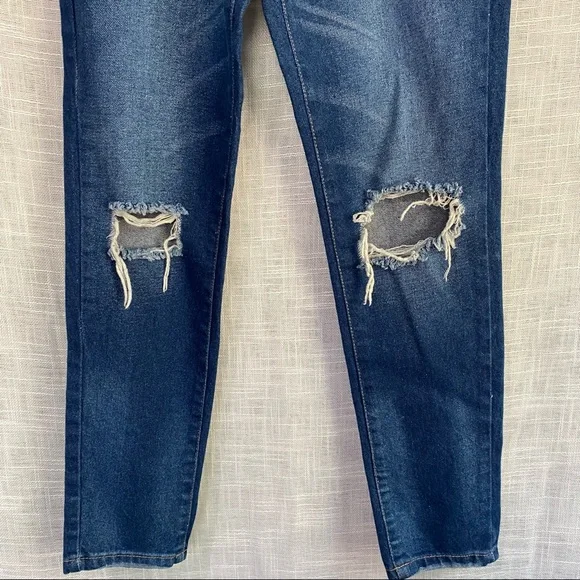 NWT Boohoo High Waist Distressed Mom Jeans - Picture 2 of 9
